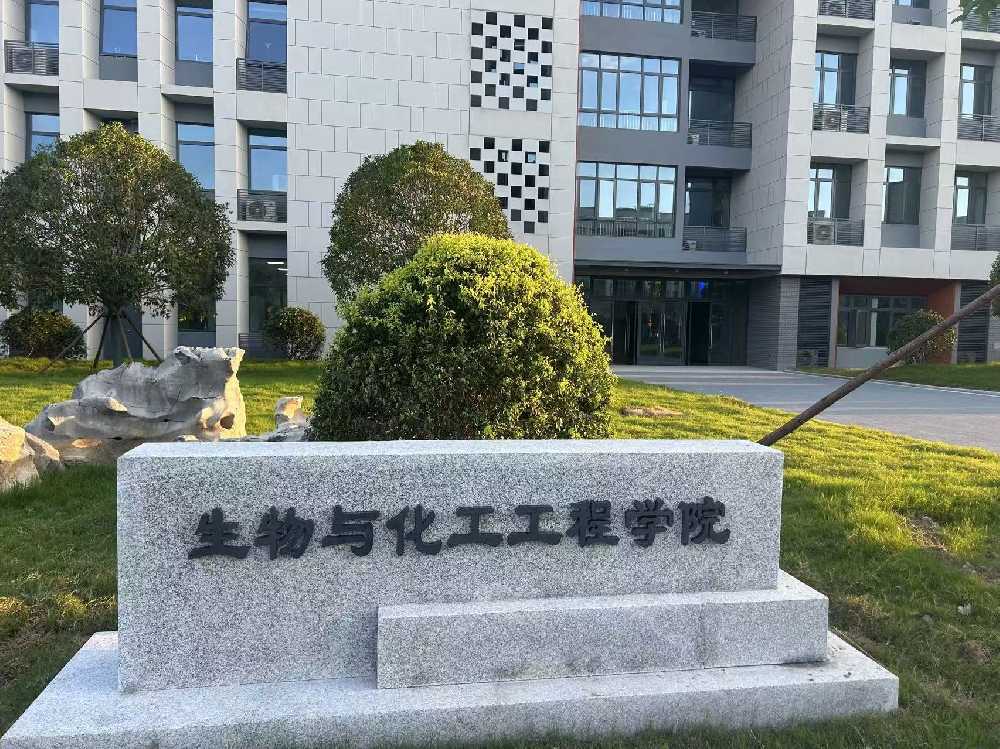 沂水县扬州职业大学体育场高杆灯项目